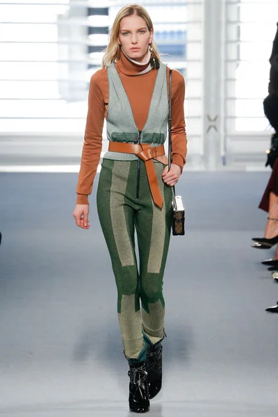 Look 10